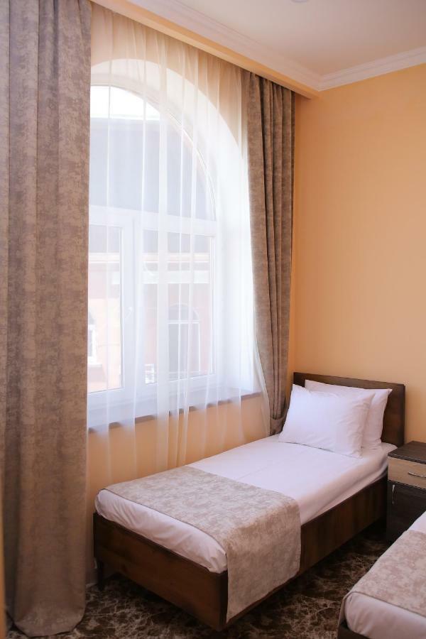 Red Hotel เยเรวาน ภายนอก รูปภาพ